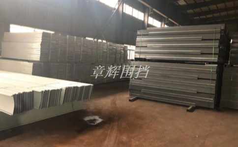 金屬圍擋安裝費多少錢一米? 金屬圍擋安裝費多少錢一米?