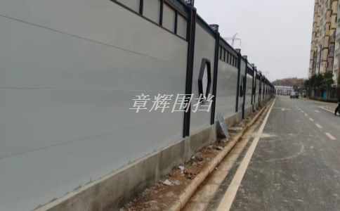 金屬圍擋在道路和交通建設(shè)中的作用是什么? 金屬圍擋在道路和交通建設(shè)中的作用是什么?